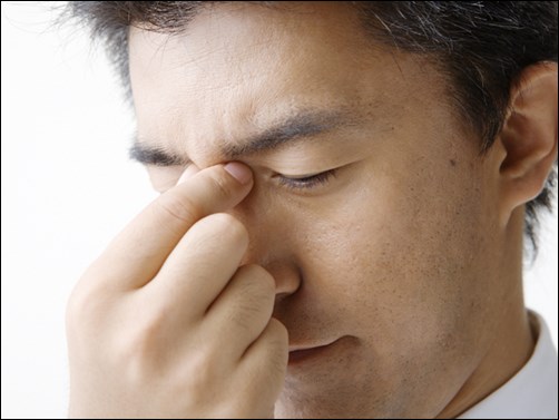 困っている男性